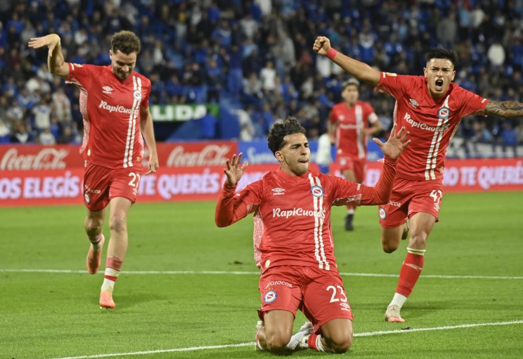 Argentinos venció a Vélez y se metió en los cuartos de final del Clausura