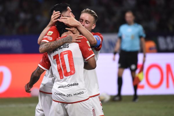 Estudiantes derrotó a Central Córdoba y se metió en semifinales del Clausura