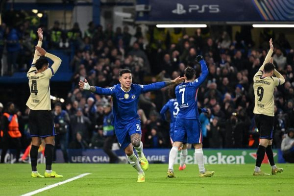 Con una asistencia de Enzo Fernández, Chelsea goleó a Barcelona