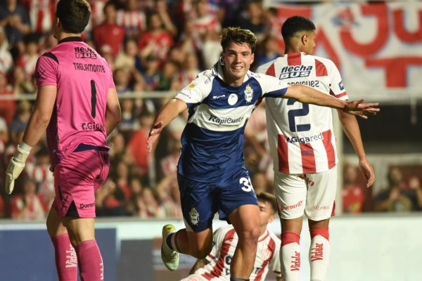 Gimnasia dio el golpe ante Unión en Santa Fe y sacó boleto a los cuartos de final