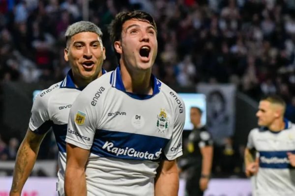 Gimnasia goleó a Platense y se metió en los playoffs