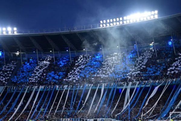 Marcha atrás de Aprevide: Racing levantó la sanción y tendrá público en el Cilindro ante River
