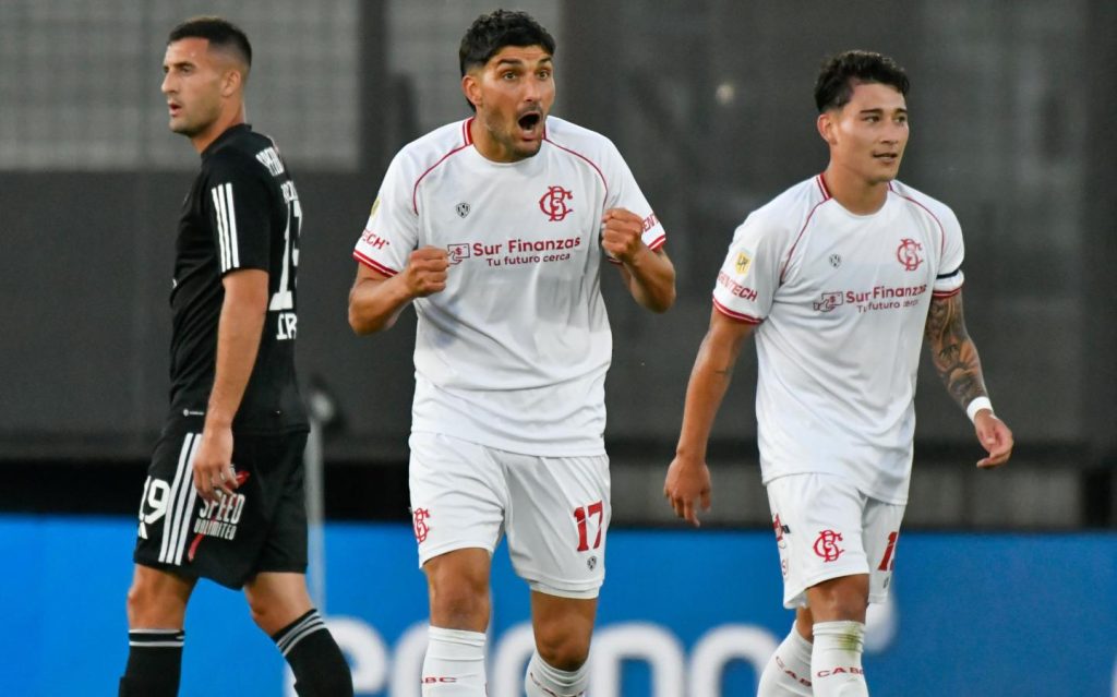 Barracas Central venció a Riestra y se metió en los cuartos de final