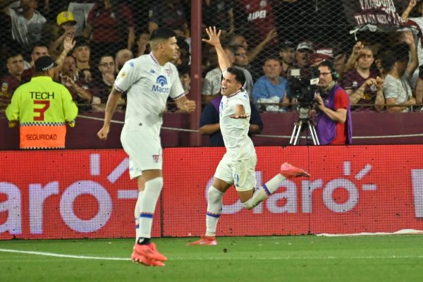 Tigre dio el golpe ante Lanús y sigue en el Clausura