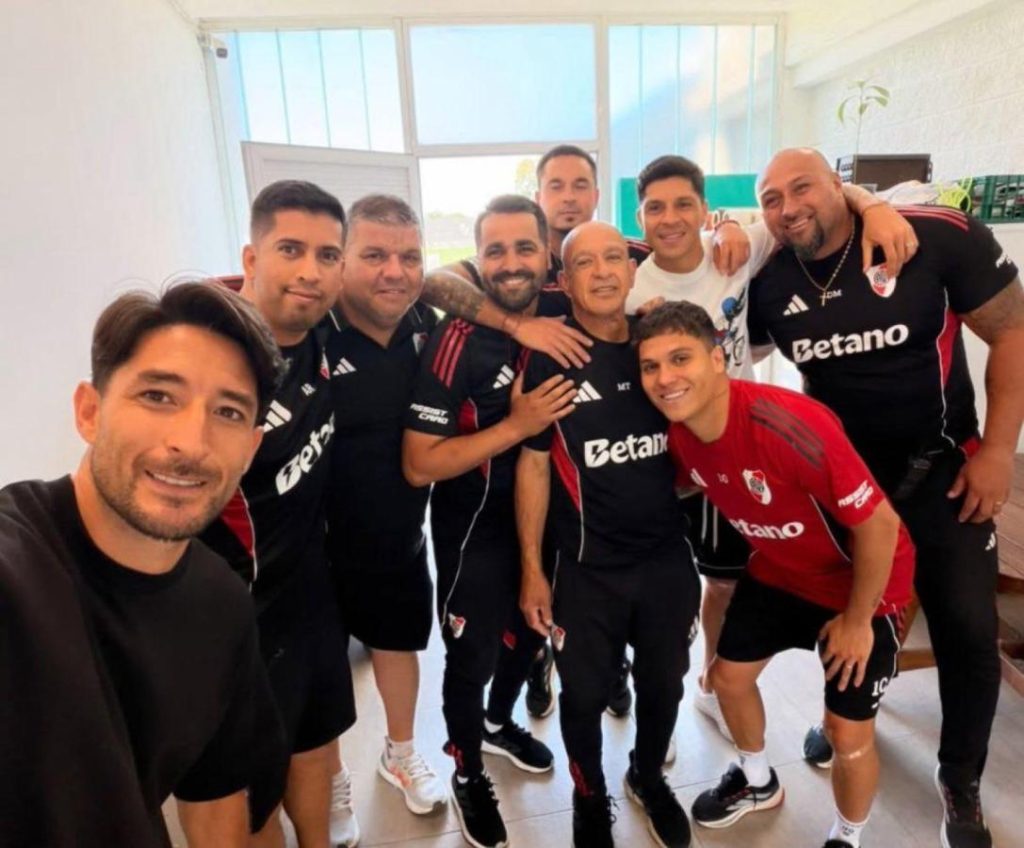 Enzo Pérez y Casco retiraron sus pertenencias y se despidieron de River