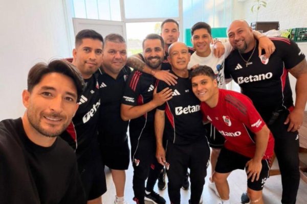 Enzo Pérez y Casco retiraron sus pertenencias y se despidieron de River
