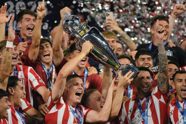Estudiantes se hizo fuerte en los penales ante Racing y gritó campeón