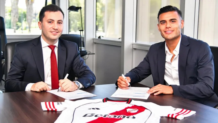 Puso el gancho: Fausto Vera fue presentado como nuevo jugador de River