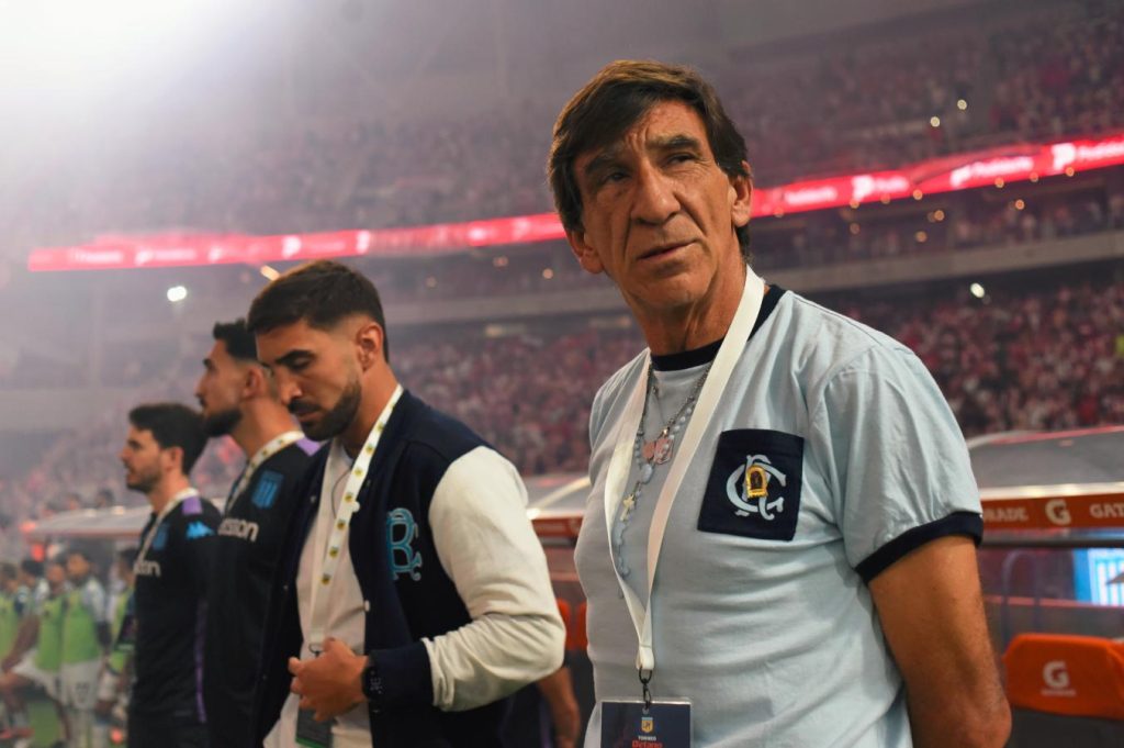 Costas luego de la derrota de Racing: “Nos duele muchísimo porque no lo supimos mantener, faltaba muy poco”