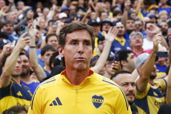 Úbeda dio detalles de la lesión de Cavani y de las negociaciones de Boca por Hinestroza