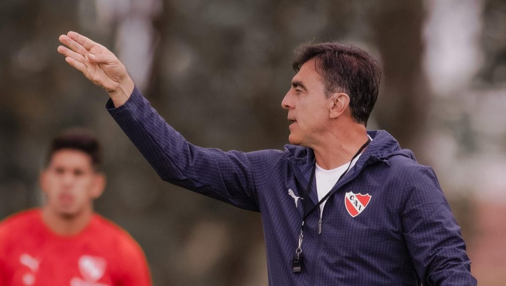 Gustavo Quinteros no se achica y pone la vara alta en Independiente: “Somos candidatos”