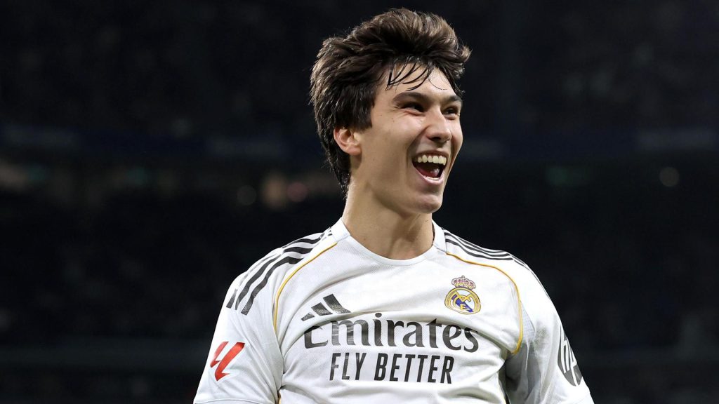 Real Madrid goleó a Betis y no le pierde pisada a Barcelona