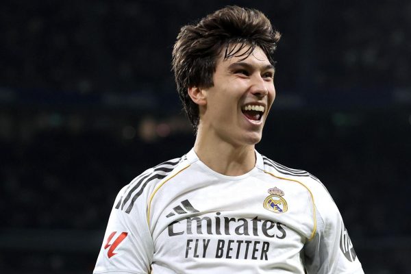 Real Madrid goleó a Betis y no le pierde pisada a Barcelona