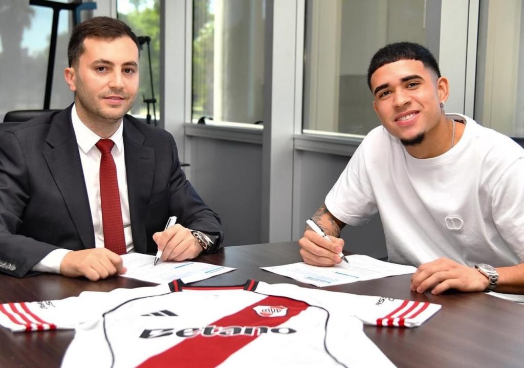 River hizo oficial el arribo de Kendry Páez