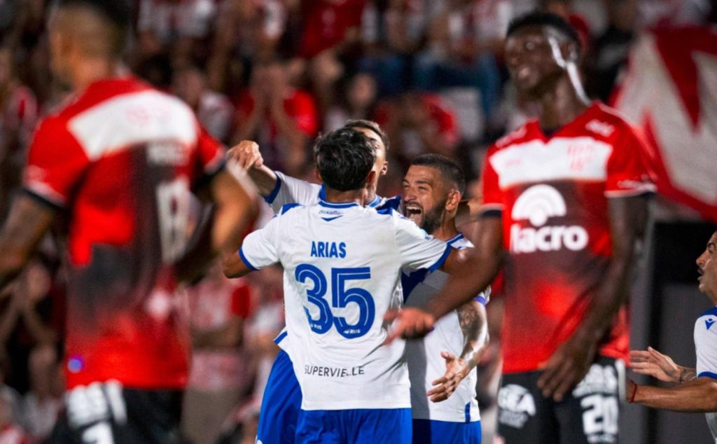 Vélez arrancó el torneo con una victoria ante Instituto