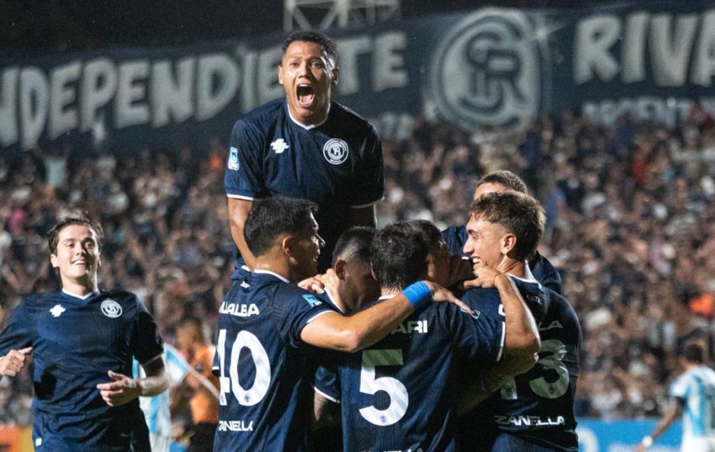 En un partido que tuvo de todo, Independiente Rivadavia venció a Atlético Tucumán