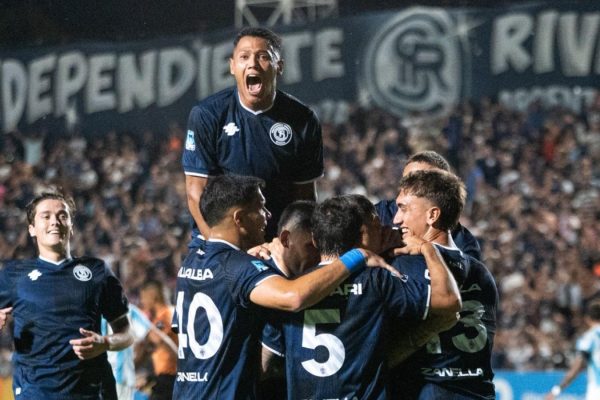 En un partido que tuvo de todo, Independiente Rivadavia venció a Atlético Tucumán
