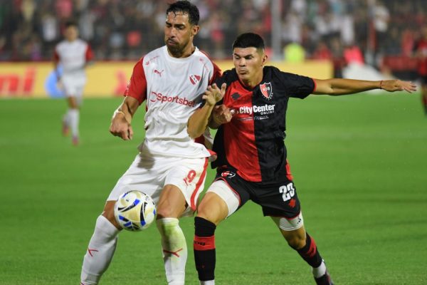 Newell`s rescató un punto sobre el final ante Independiente