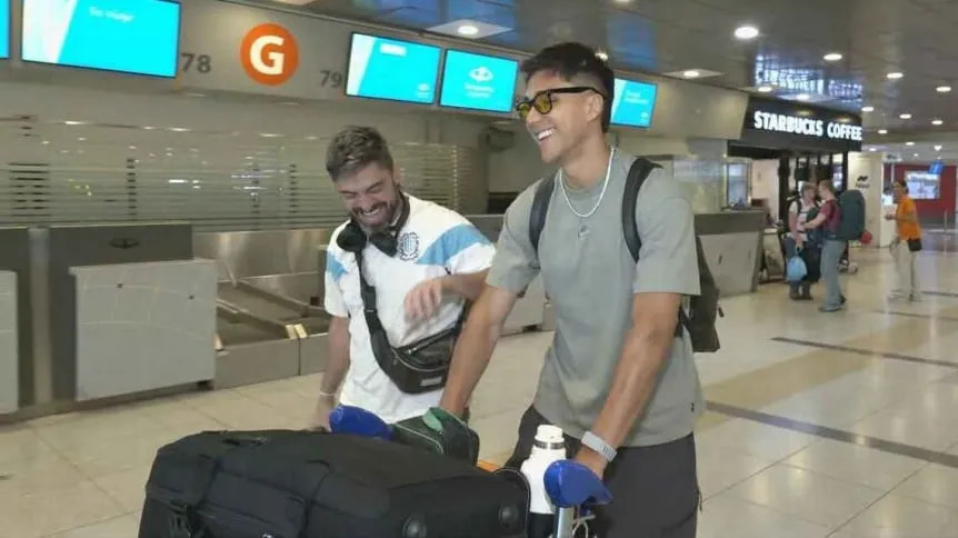 llegó el tercero: Pizarro arribó a Argentina para sumarse a Racing