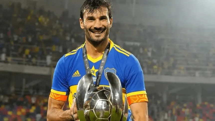 Javi García renovó y seguirá por un año más en Boca