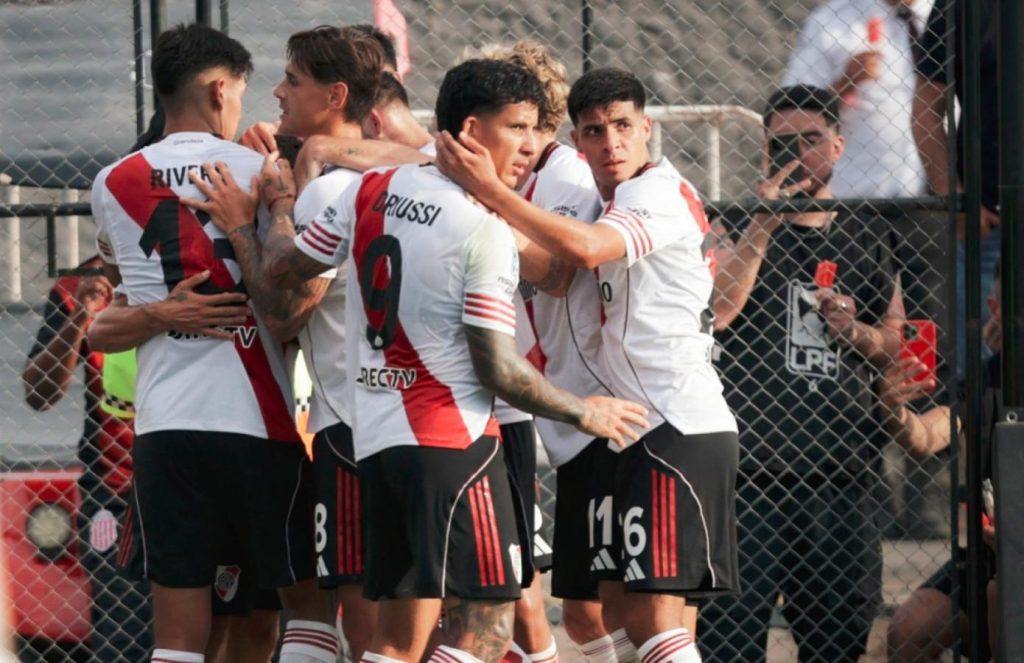 River arrancó el apertura con un triunfo ante Barracas Central