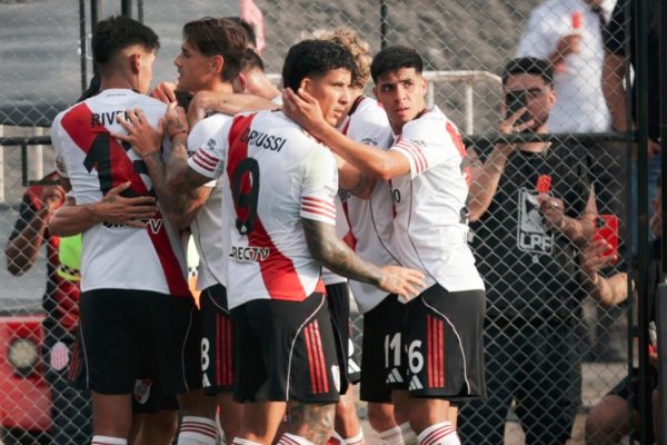 River arrancó el apertura con un triunfo ante Barracas Central