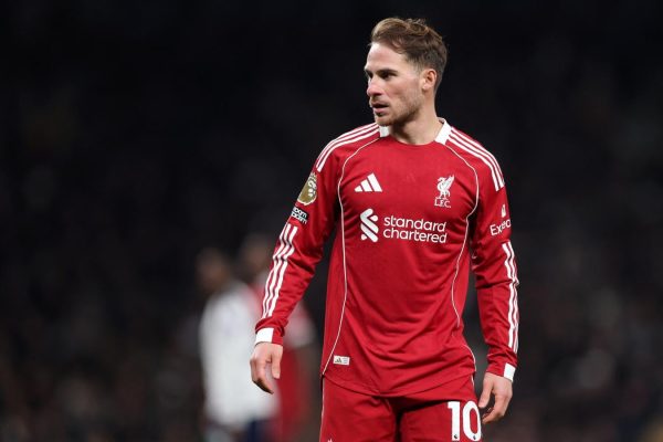 Liverpool no pudo ante Leeds y se aleja de la cima