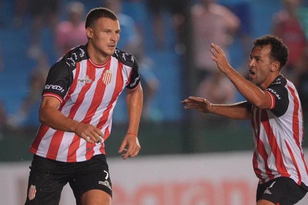 Barracas Central reaccionó a tiempo y eliminó por penales a Temperley