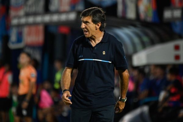 El enojo de Costas con sus jugadores tras otra derrota de Racing: “Es muy fácil para el rival”