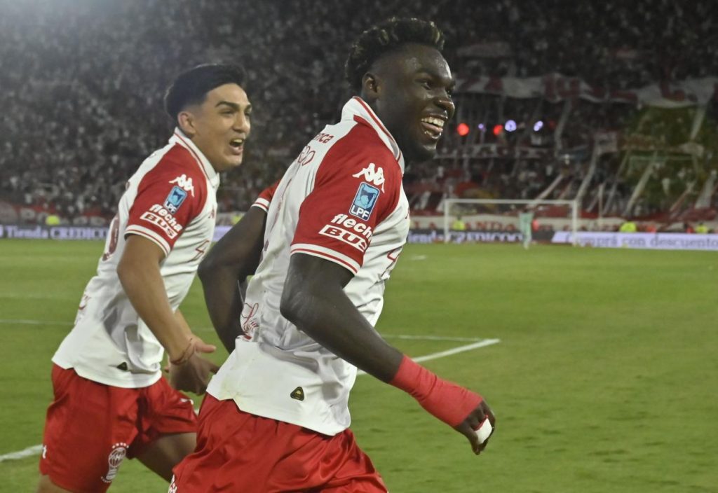 Huracán derrotó a San Lorenzo y se quedó con el clásico