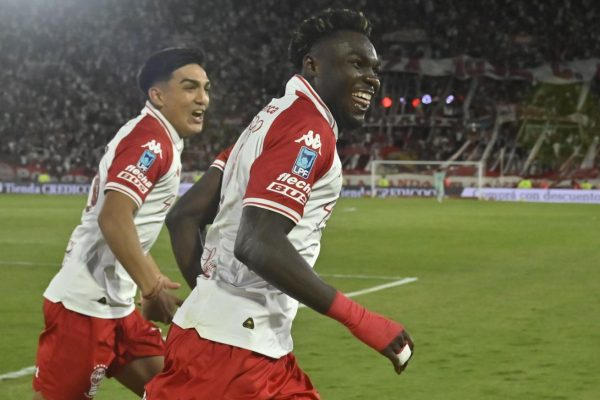 Huracán derrotó a San Lorenzo y se quedó con el clásico