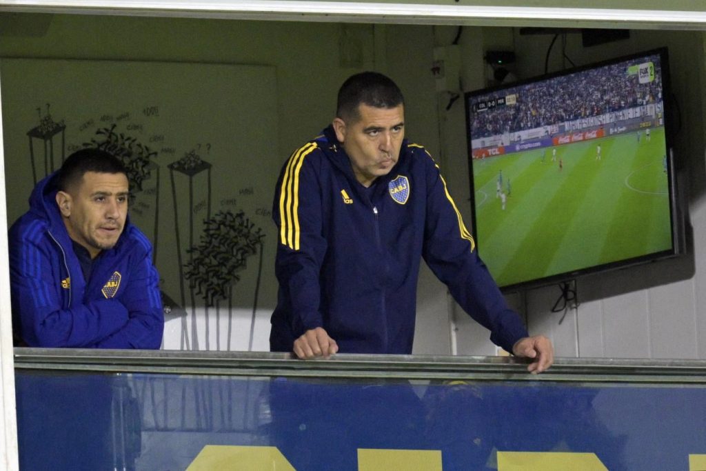 La deuda de Boca en los clásicos desde que Riquelme maneja el fútbol del club