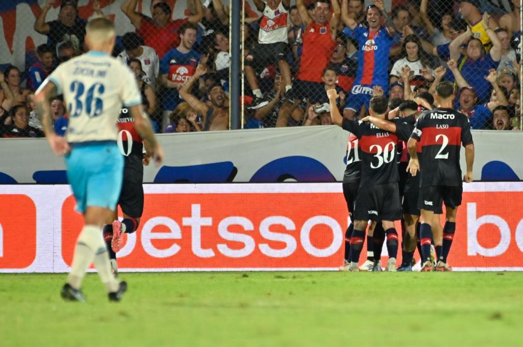 Racing perdió ante Tigre y sigue de capa caída