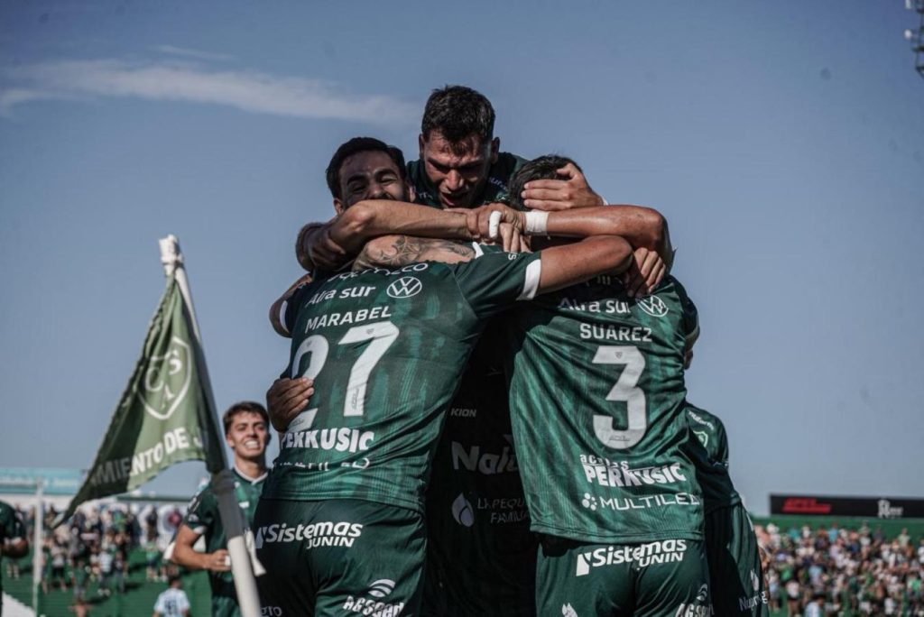 Sarmiento se hizo fuerte de local y venció a Atlético Tucumán