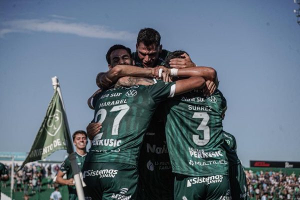 Sarmiento se hizo fuerte de local y venció a Atlético Tucumán