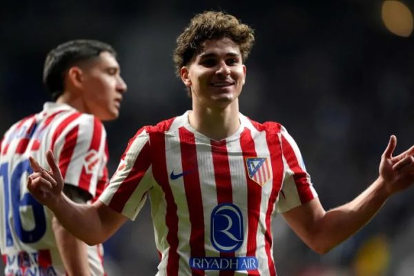 Julián Álvarez le dio el triunfo a Atlético de Madrid ante Real Oviedo con un gol agónico