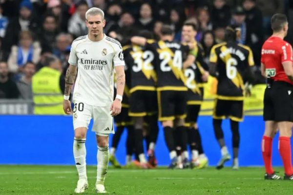 EN UN CLIMA CALIENTE, REAL MADRID CANTó VICTORIA ANTE RAYO VALLECANO