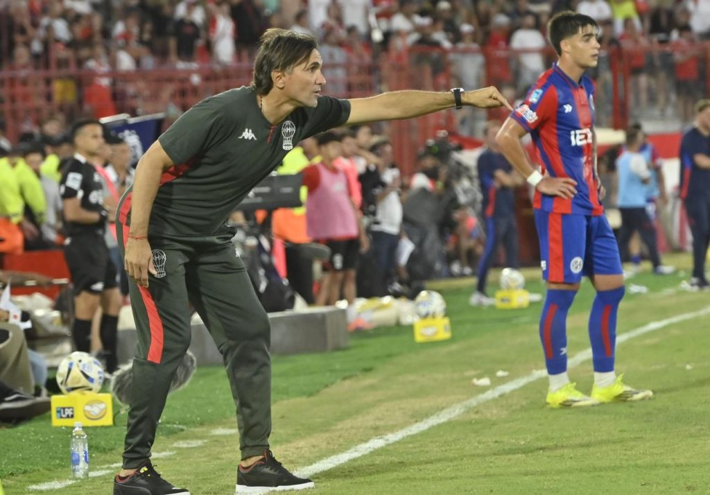 Las reflexiones de Diego Martínez tras la victoria de Huracán en el clásico