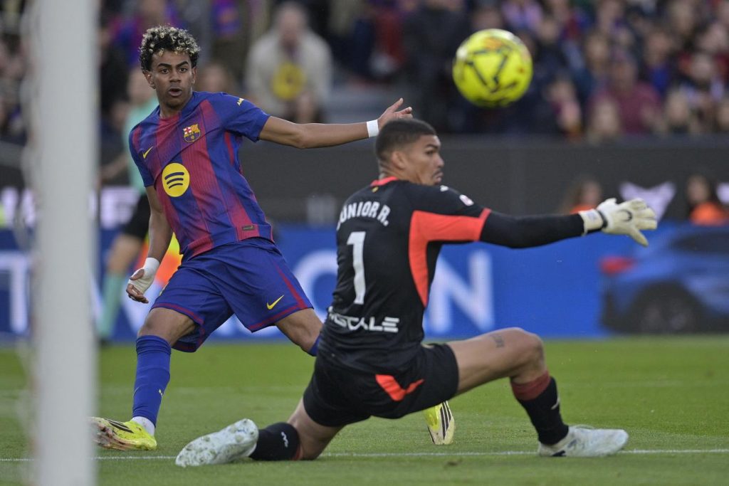 De la mano de Yamal, Barcelona aplastó a Villarreal y sigue en la cima