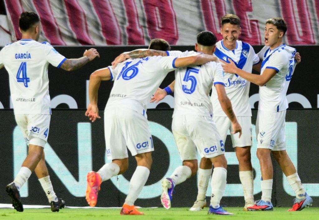 Vélez derrotó a Estudiantes y quedó como único puntero