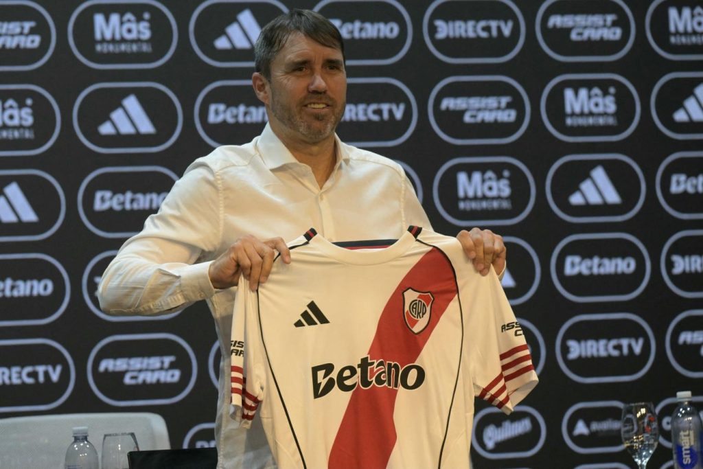 Coudet fue presentado como entrenador de River: “Mi objetivo y mi obsesión es hacer mejor a cada uno de los jugadores”