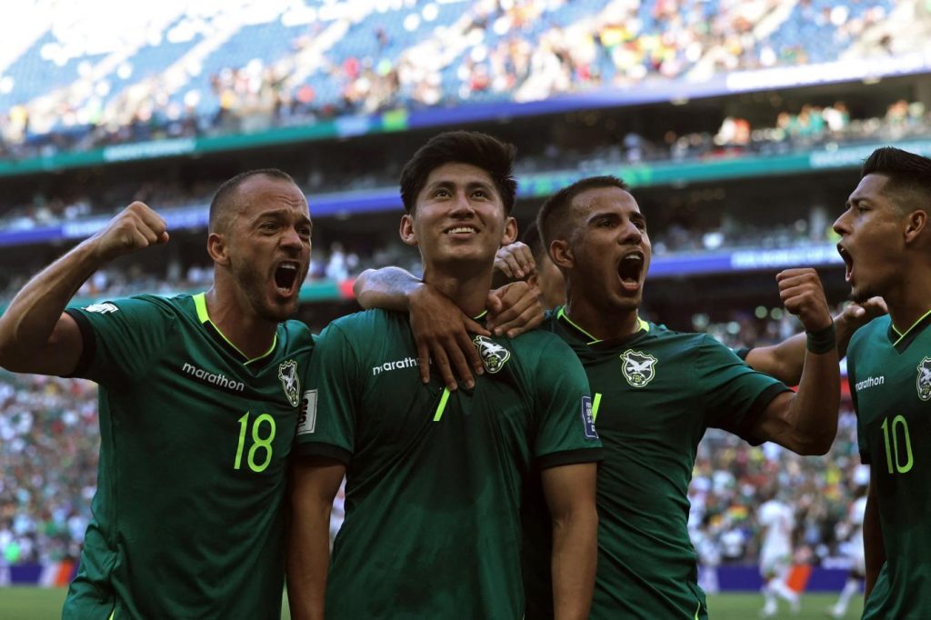 Bolivia se lo dio vuelta a Surinam y sueña con la Copa del Mundo