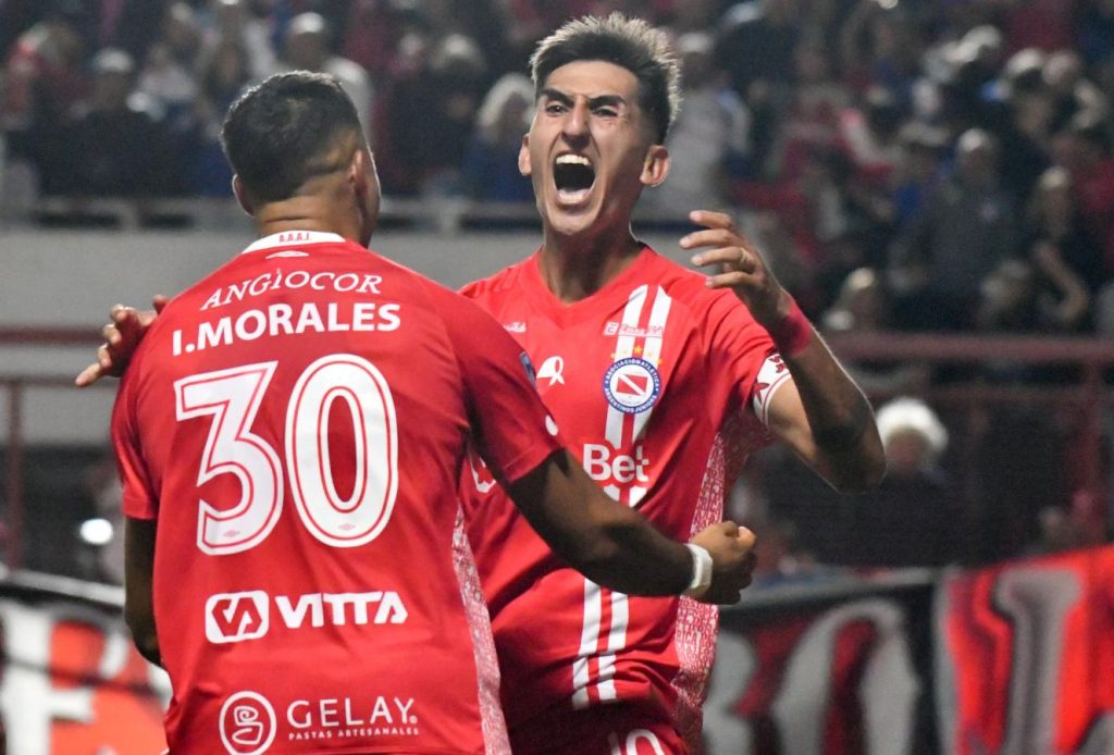 Argentinos se quedó con el clásico ante Platense gracias a un polémico penal