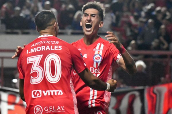 Argentinos se quedó con el clásico ante Platense gracias a un polémico penal