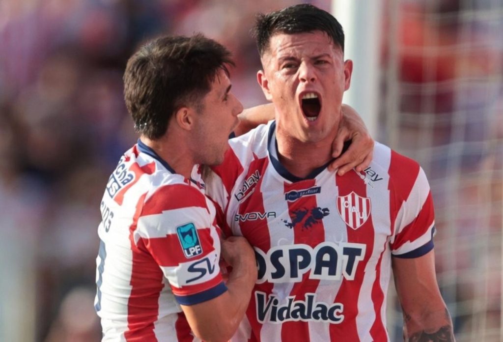 Unión derrotó a Riestra y se afianza en zona de playoffs