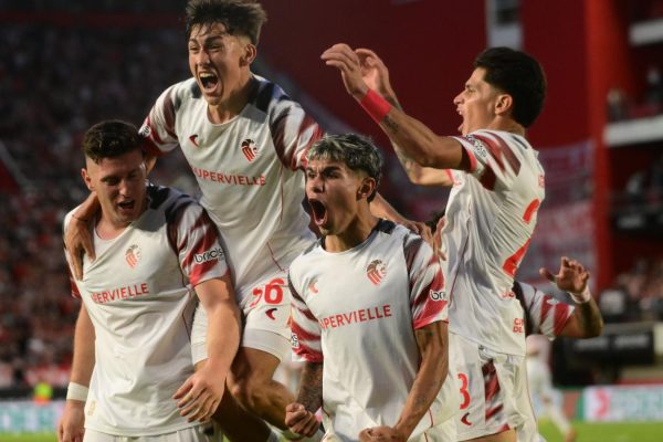 En un partidazo, Estudiantes venció a Unión y es lider de la Zona A