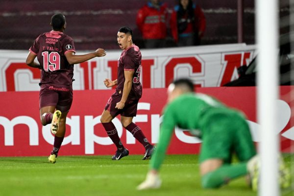 Lanús venció a Liga de Quito en la Fortaleza y le arrebató la cima del grupo
