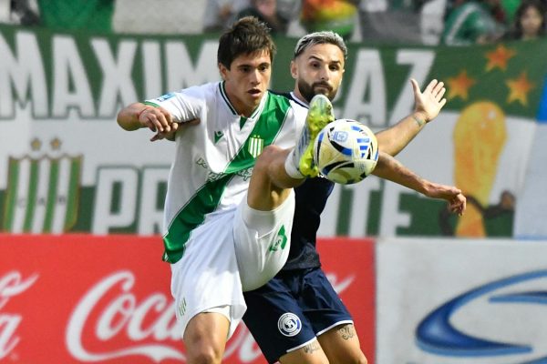 Banfield perdonó a Independiente Rivadavia y sumó un empate que lo deja prácticamente afuera de los playoffs