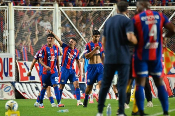 Gustavo Álvarez consiguió su primera victoria como técnico de San Lorenzo