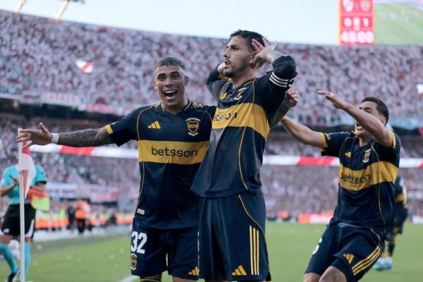 Boca le rompió el invicto al River de Coudet y se quedó con el Superclásico en el Monumental